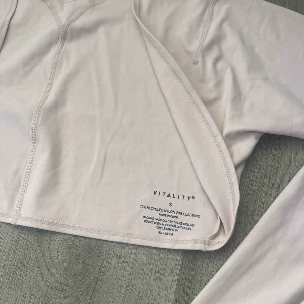 Vitality Set Size Small Sports Bra and Long Sleeve - Picture 4 of 4